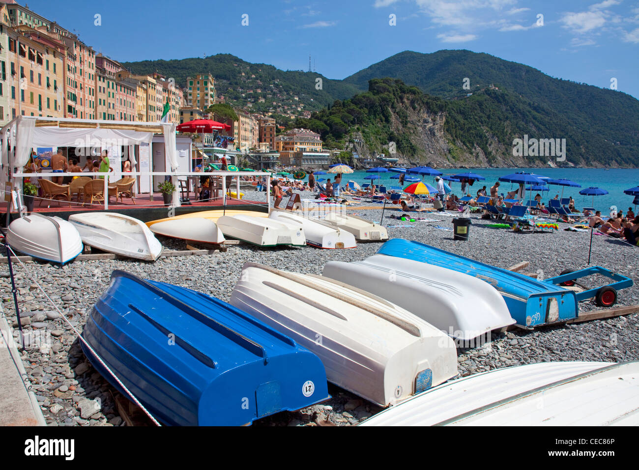 Fischerboote am Strand, Fischerdorf Camogli, Provinz Genua, Ligurien di Levante, Italien, Mittelmeer, Europa Stockfoto