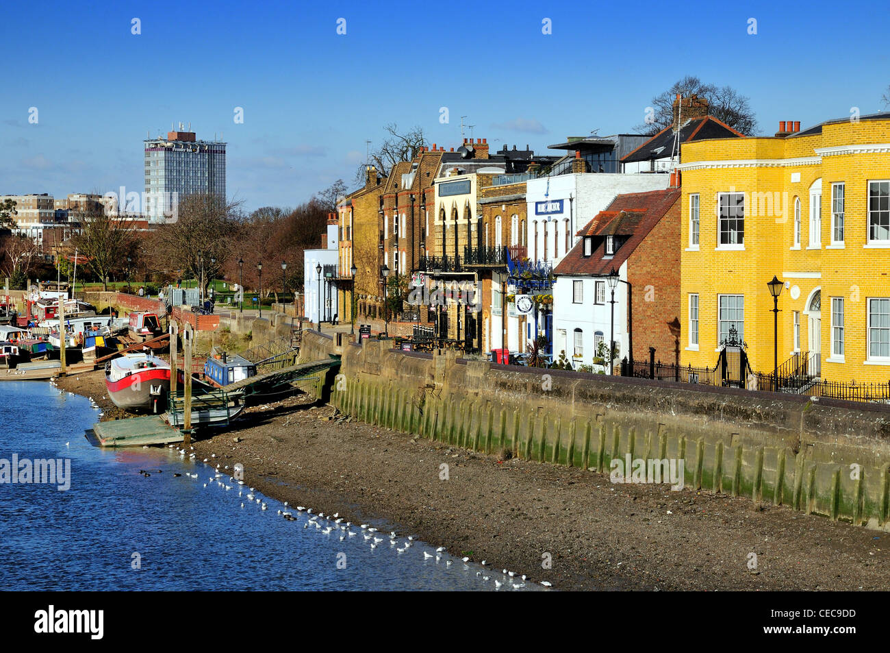 Am Flussufer am West London Hammersmith Stockfoto