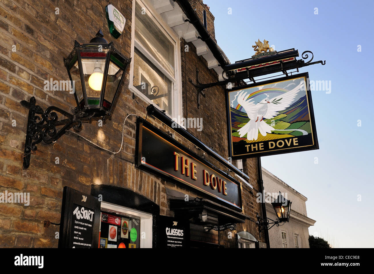 Fassade des "The Dove" riverside Pub, Hammersmith, London Stockfoto