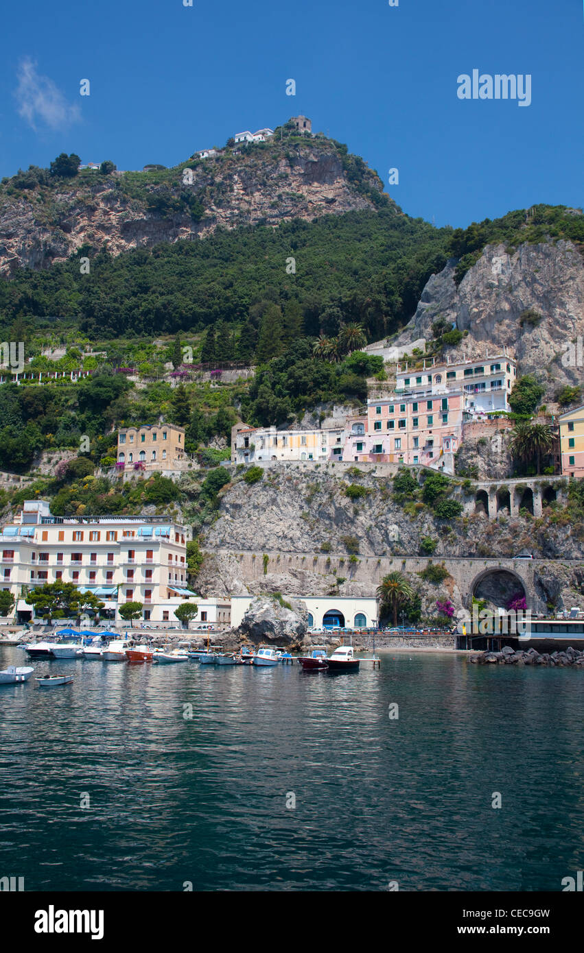 Das Dorf an der Küste von Amalfi Amalfi, Weltkulturerbe der UNESCO, Kampanien, Italien, Mittelmeer, Europa Stockfoto