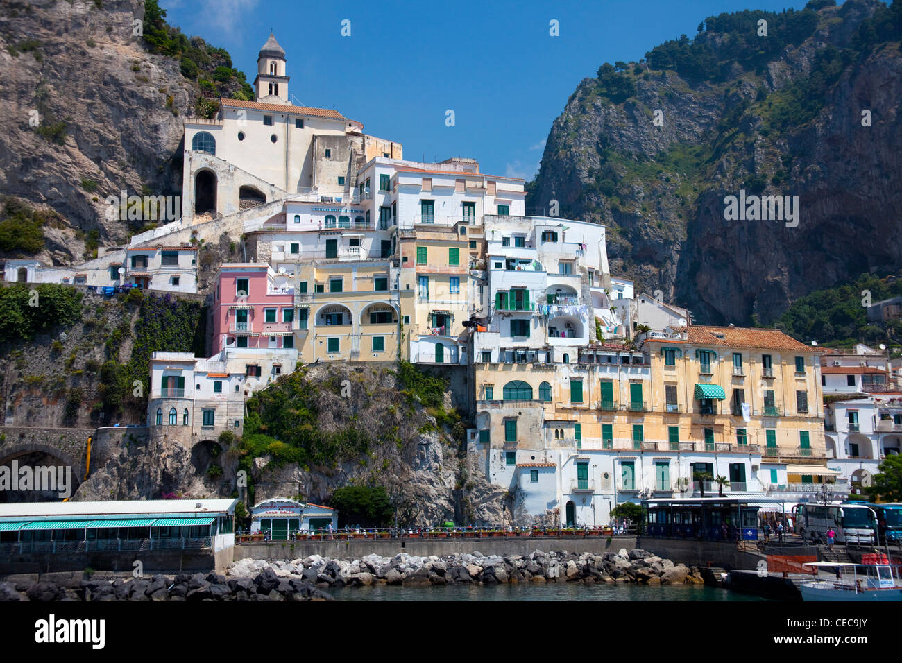 Das Dorf an der Küste von Amalfi Amalfi, Weltkulturerbe der UNESCO, Kampanien, Italien, Mittelmeer, Europa Stockfoto