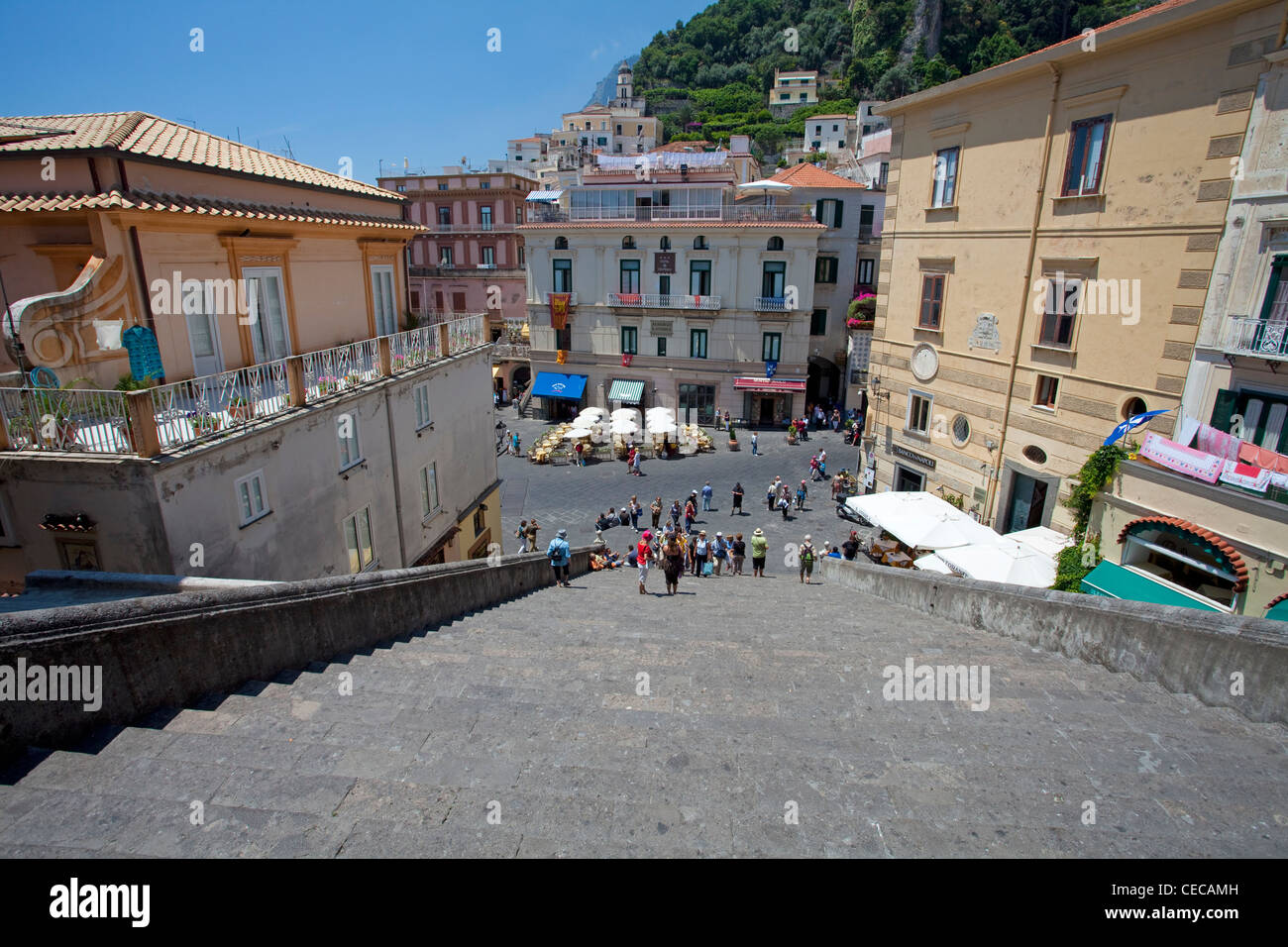 Treppe der Dom von Amalfi entfernt, die Piazza del Duomo, Amalfi an der Amalfiküste, UNESCO-Weltkulturerbe, Kampanien, Italien, Mittelmeer, Europa Stockfoto