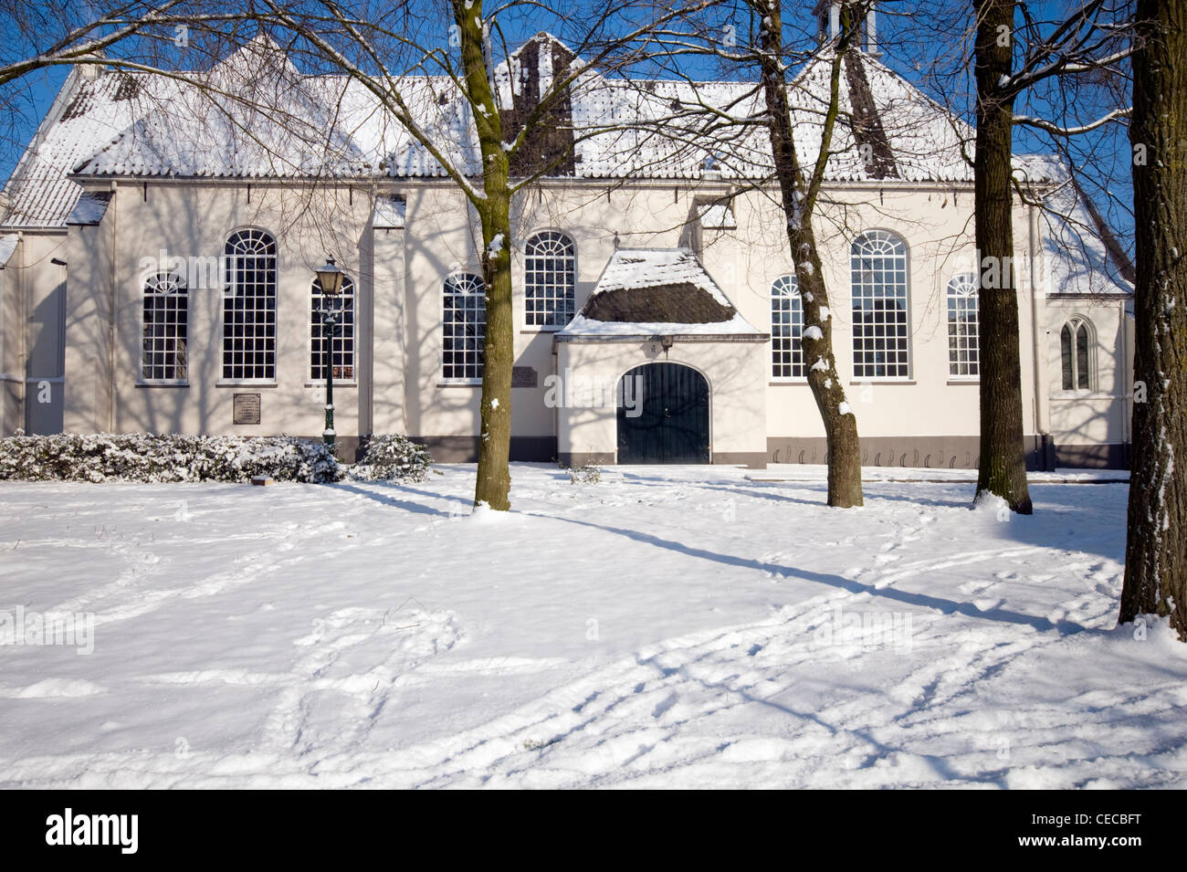 Winter-Szene einer Kirche im Schnee Stockfoto