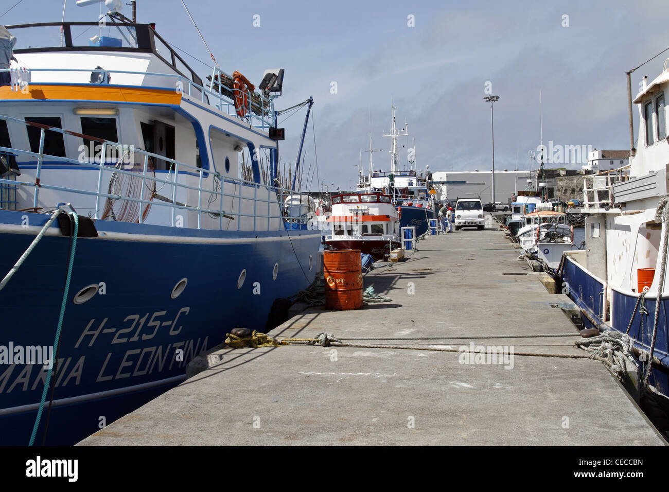 Azoren San Miguel Island Portugal Ponta Delgada Waterfront Pier Fischerboote Stockfoto