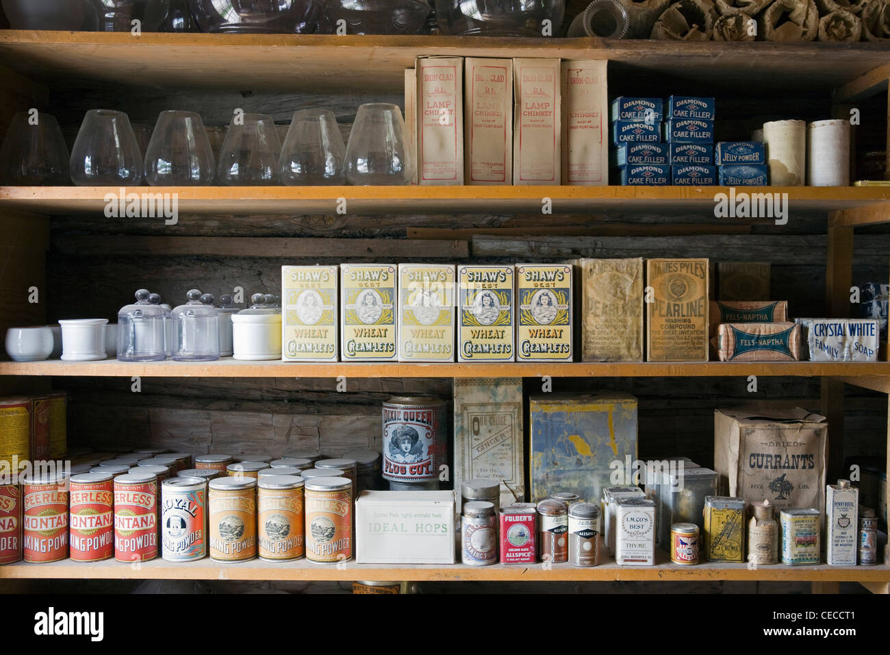 Nevada City, Montana. Stadt, jetzt ein historisches Freilichtmuseum, mit 90 historische Bauten, Artefakte und Möbel restauriert. Stockfoto