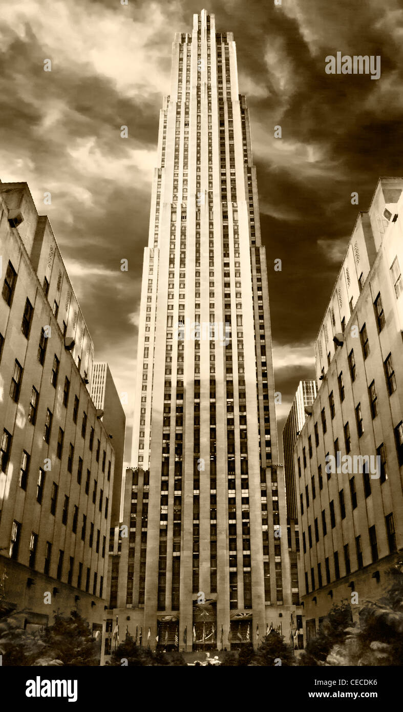 30 Rockefeller Center, GE Building, Rockefeller Plaza, Manhattan, New York City, USA, im Vintage Sepia-Stil, 2012. Stockfoto