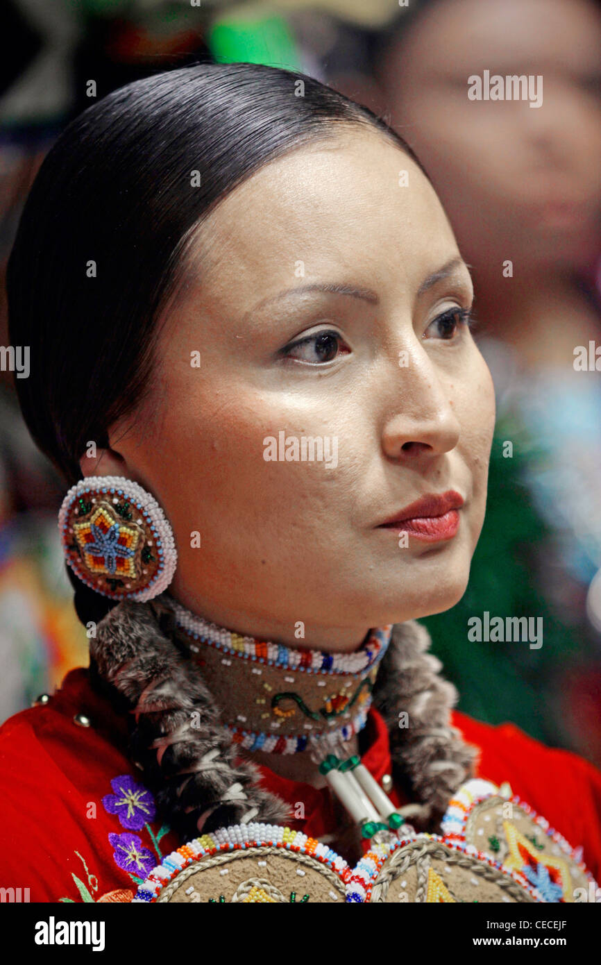 Albuquerque, New Mexico. Teilnehmer in The Gathering of Nations, eine jährliche Veranstaltung, die als die größte Powwow in der ganzen Welt präsentiert. Stockfoto