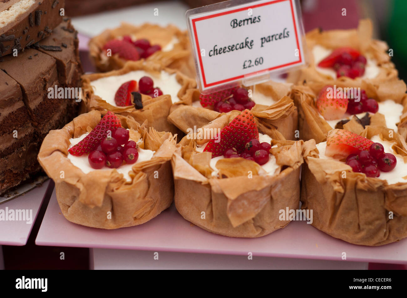 Beeren-Käsekuchen-Pakete Stockfoto