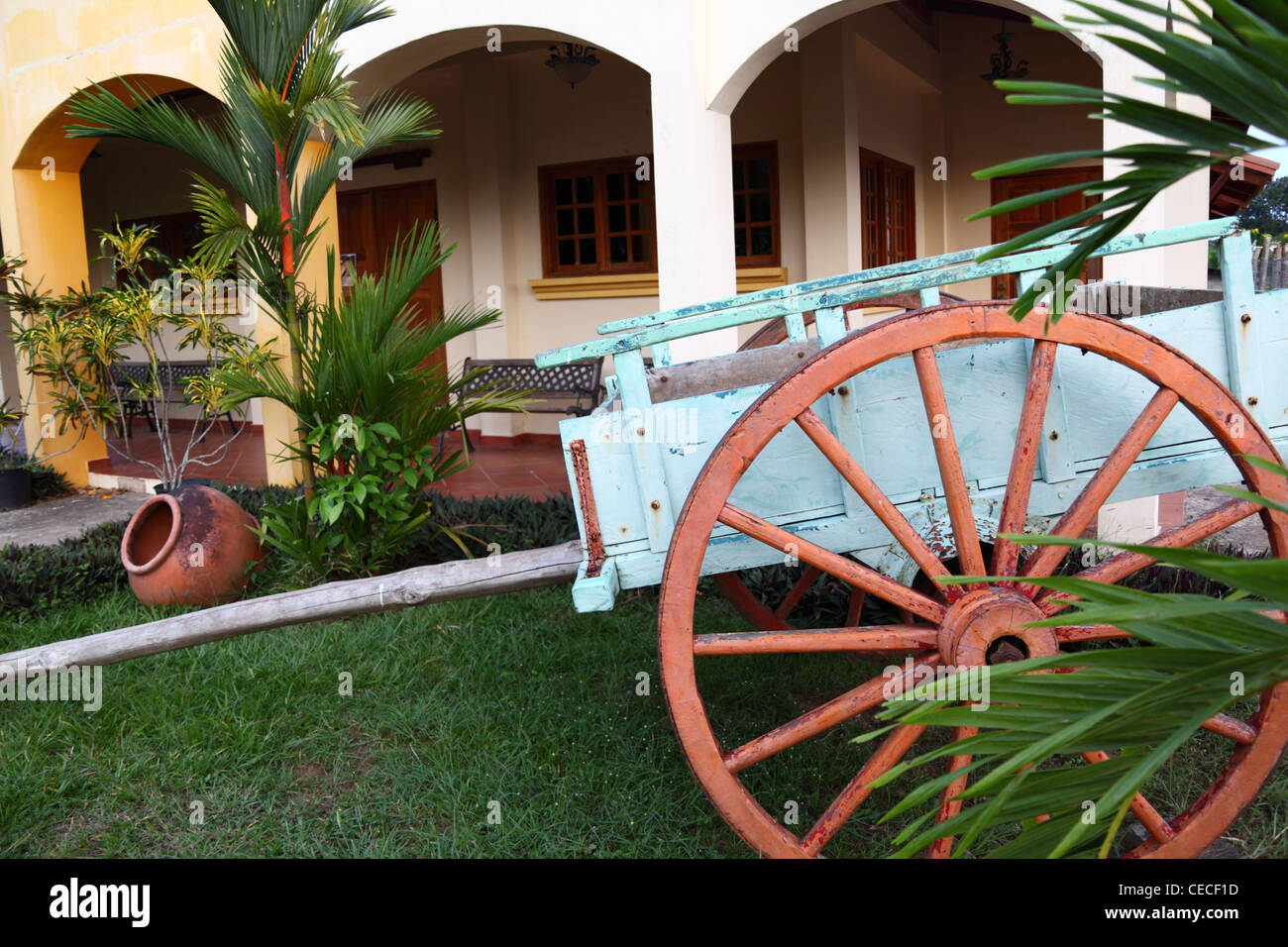 Holzwagen außerhalb Hütte in Pedasi, Los Santos Provinz Azuero Peninsula, Panama Stockfoto