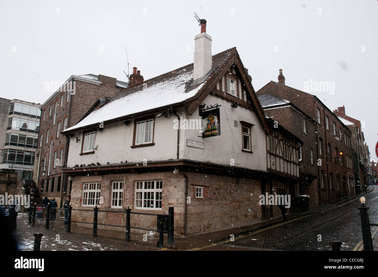 Die berühmten Kings Arms Public House in York mit Schnee auf dem Dach Stockfoto