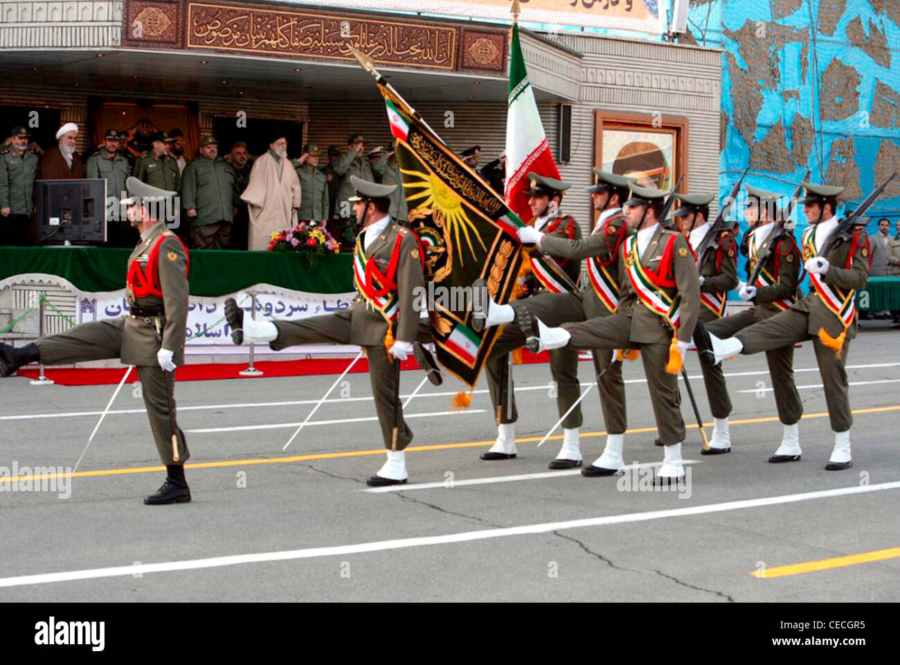 Geistiger Führer der islamischen Republik Iran und Befehlshaber der Armee Ayatollah Khamenei bei einer Parade der iranischen Armee. Stockfoto Geistiger Führer der islamischen Republik Iran und Befehlshaber der Armee Ayatollah Khamenei bei einer Parade der iranischen Armee. Stockfoto