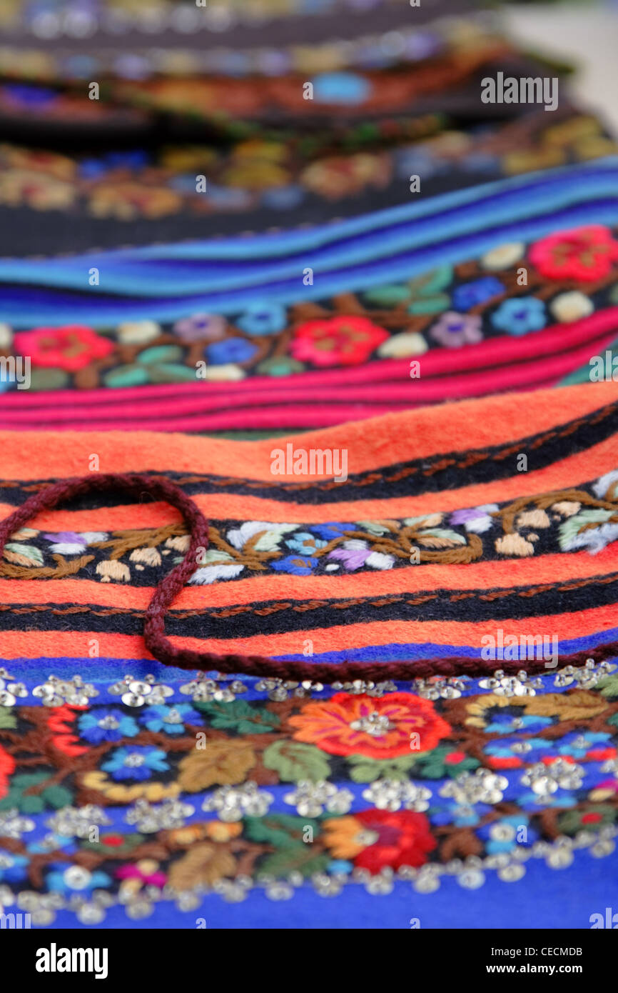 Künstlerische Blick auf einige Stücke des rumänischen Stoff mit bestimmten traditionellen Muster. Stockfoto