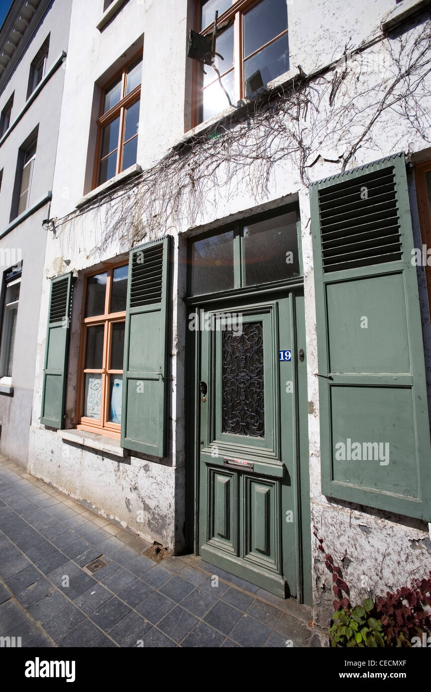 Tür auf Straße in Brügge Belgien Stockfoto