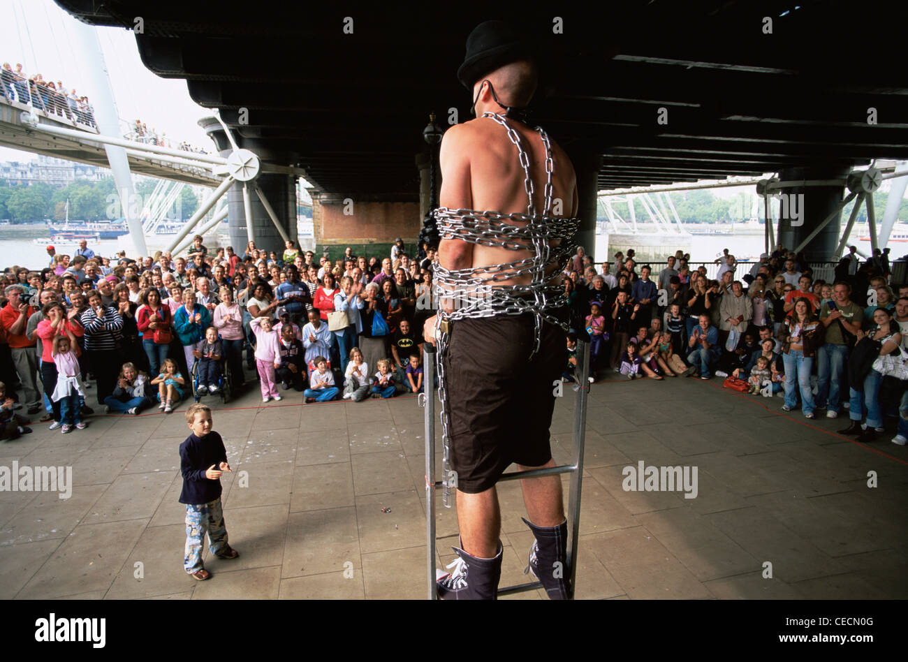 England, London, Southbank, Entfesselungskünstler Street Performer Stockfoto