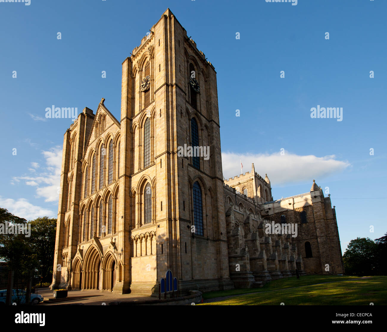 Ripon Kathedrale Westfassade, Ripon, North Yorkshire, UK Stockfoto