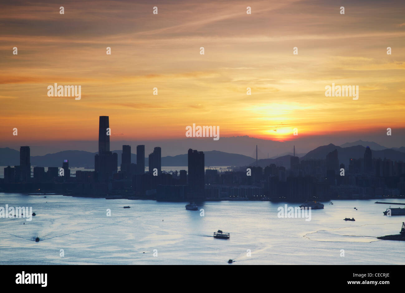 Tsim Sha Tsui Skyline bei Sonnenuntergang, Kowloon, Hong Kong, China Stockfoto