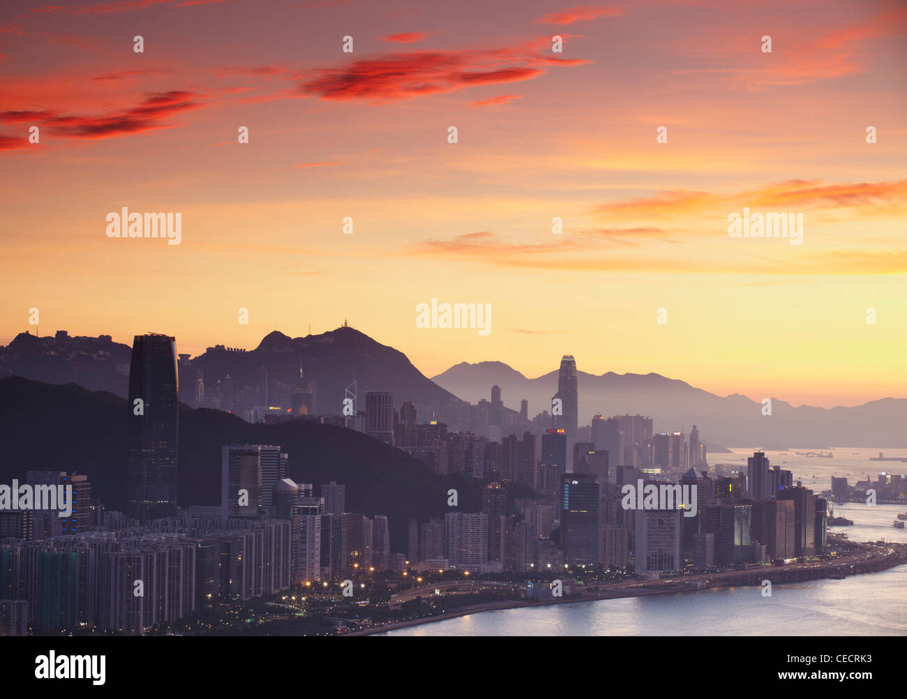 Skyline von Hong Kong Island bei Sonnenuntergang, Hong Kong, China Stockfoto
