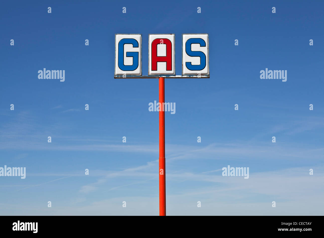 Tall vintage gas Zeichen bight Wüste Licht. Stockfoto