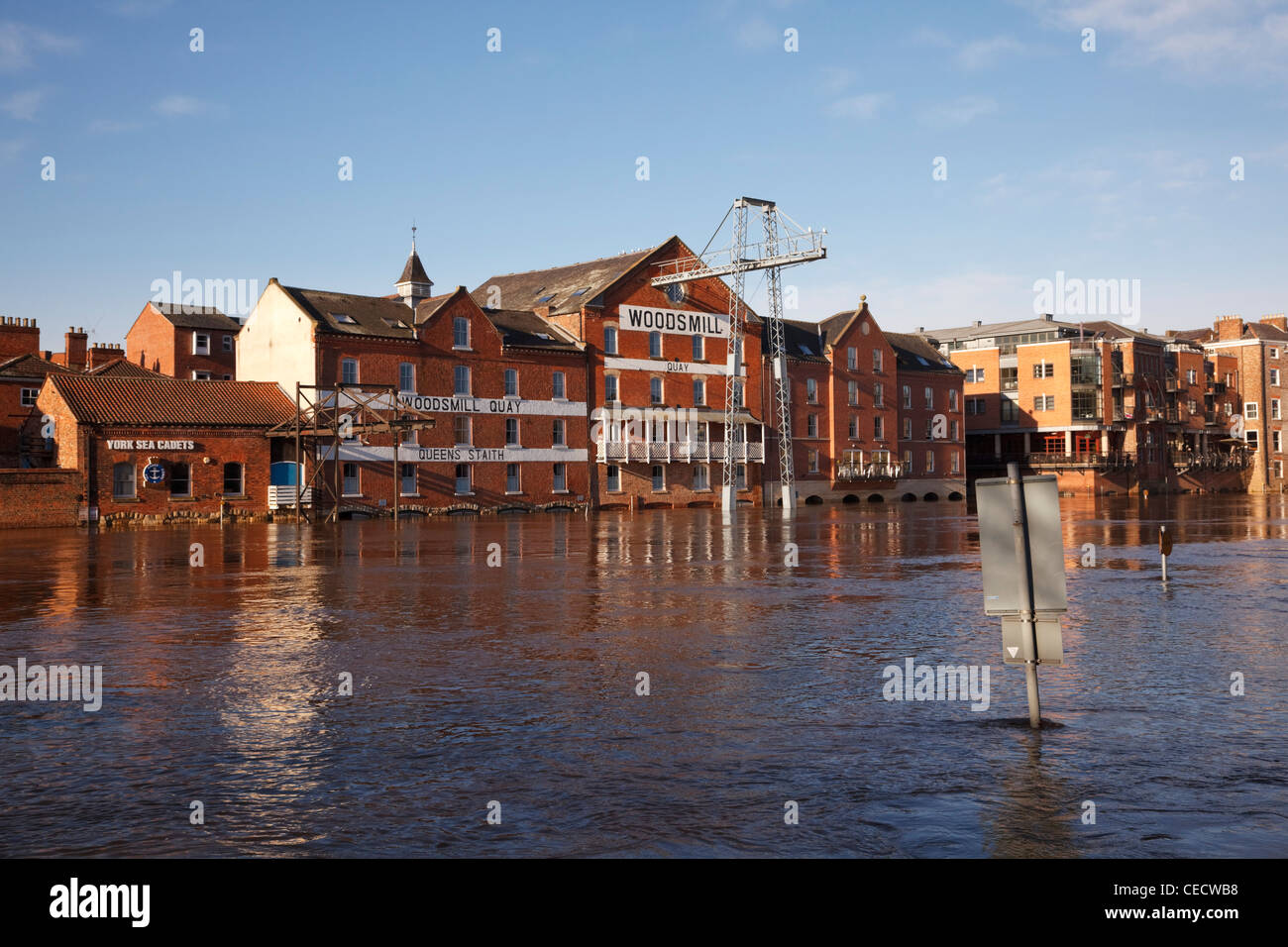 mit Blick auf den Floded Fluss Ouse in York. Feb 2011 Stockfoto