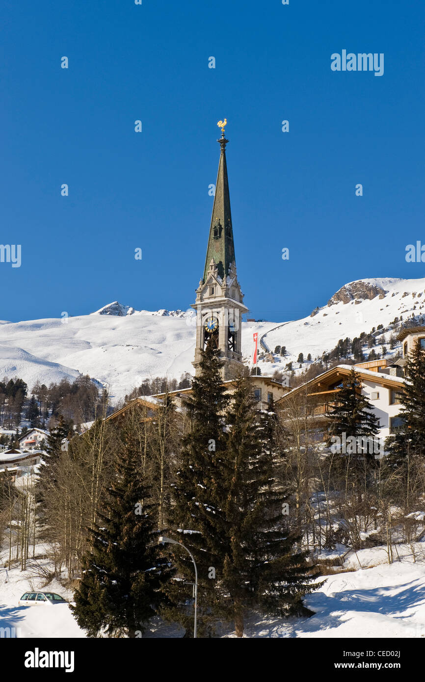 Belltower evangelischen Kirke, St. Moritz, Schweiz Stockfoto