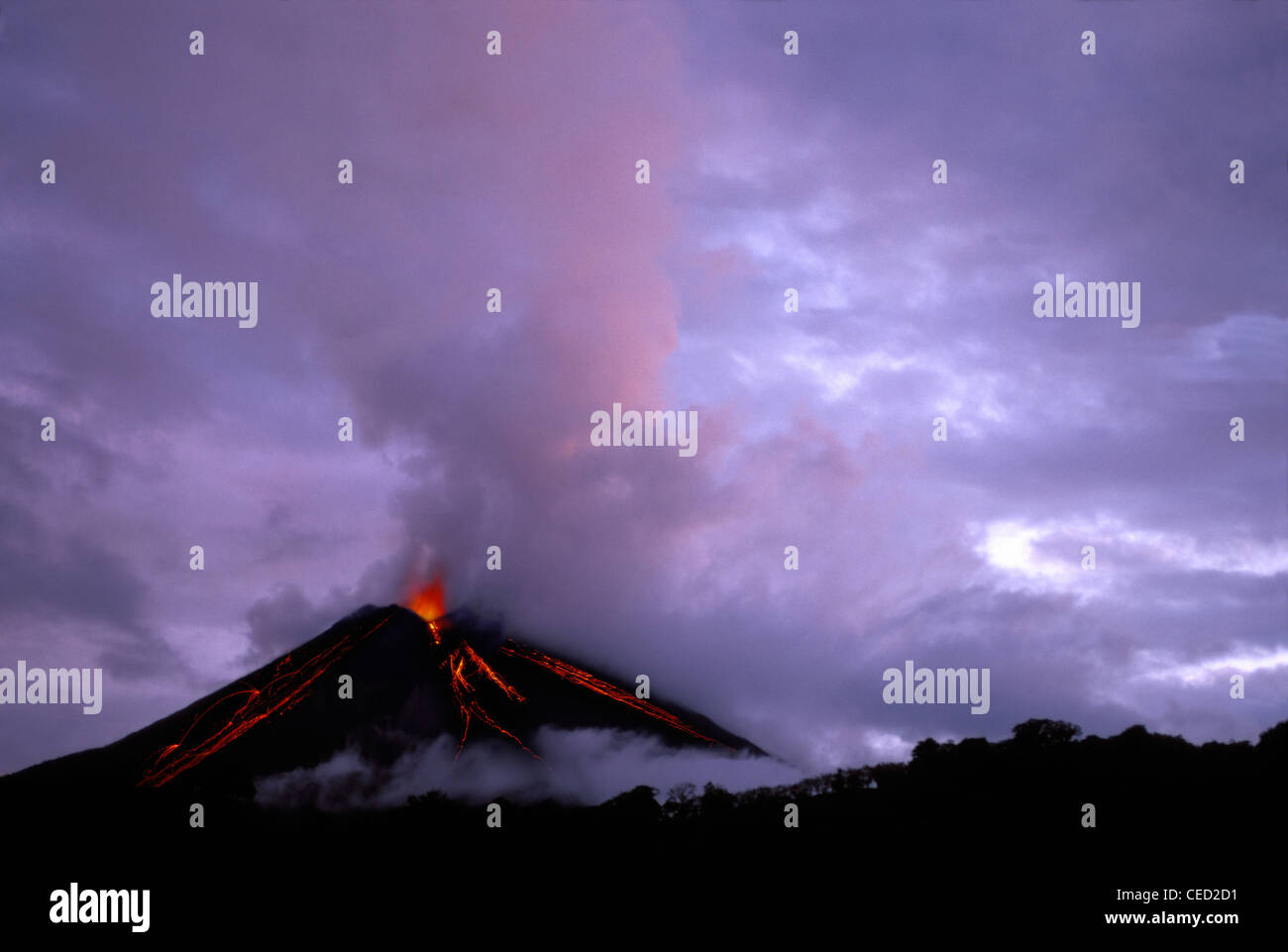 Vulkan Arenal eines aktiven Vulkans seit 1968, Nationalpark Vulkan Arenal, Costa Rica, Zentralamerika. Zentralamerika Stockfoto