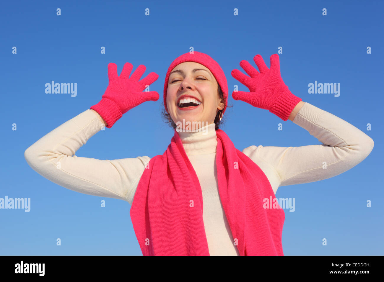 Junge Frau in roten Handschuhe Stockfoto