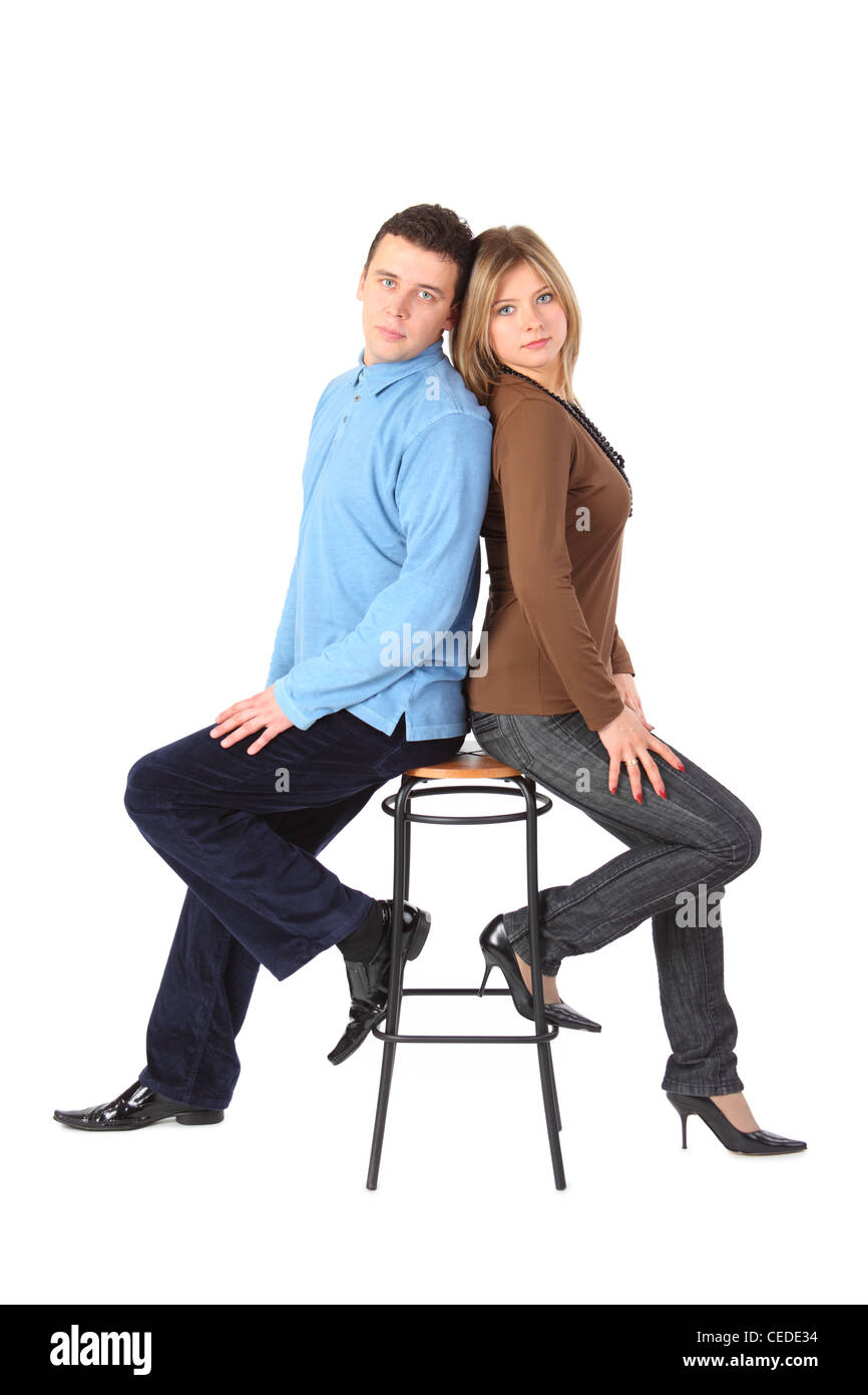 Ehepaar sitzt auf Barhocker Rücken an Rücken Stockfoto