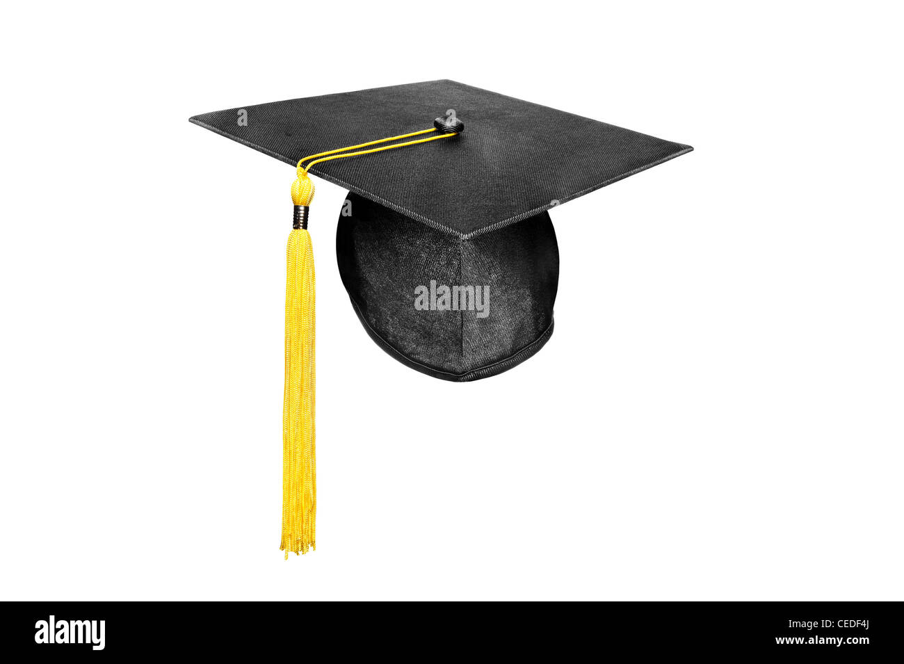 Eine neue Mörtel Board Graduierung Kappe mit einer gelben Quaste isoliert auf weiss. Stockfoto