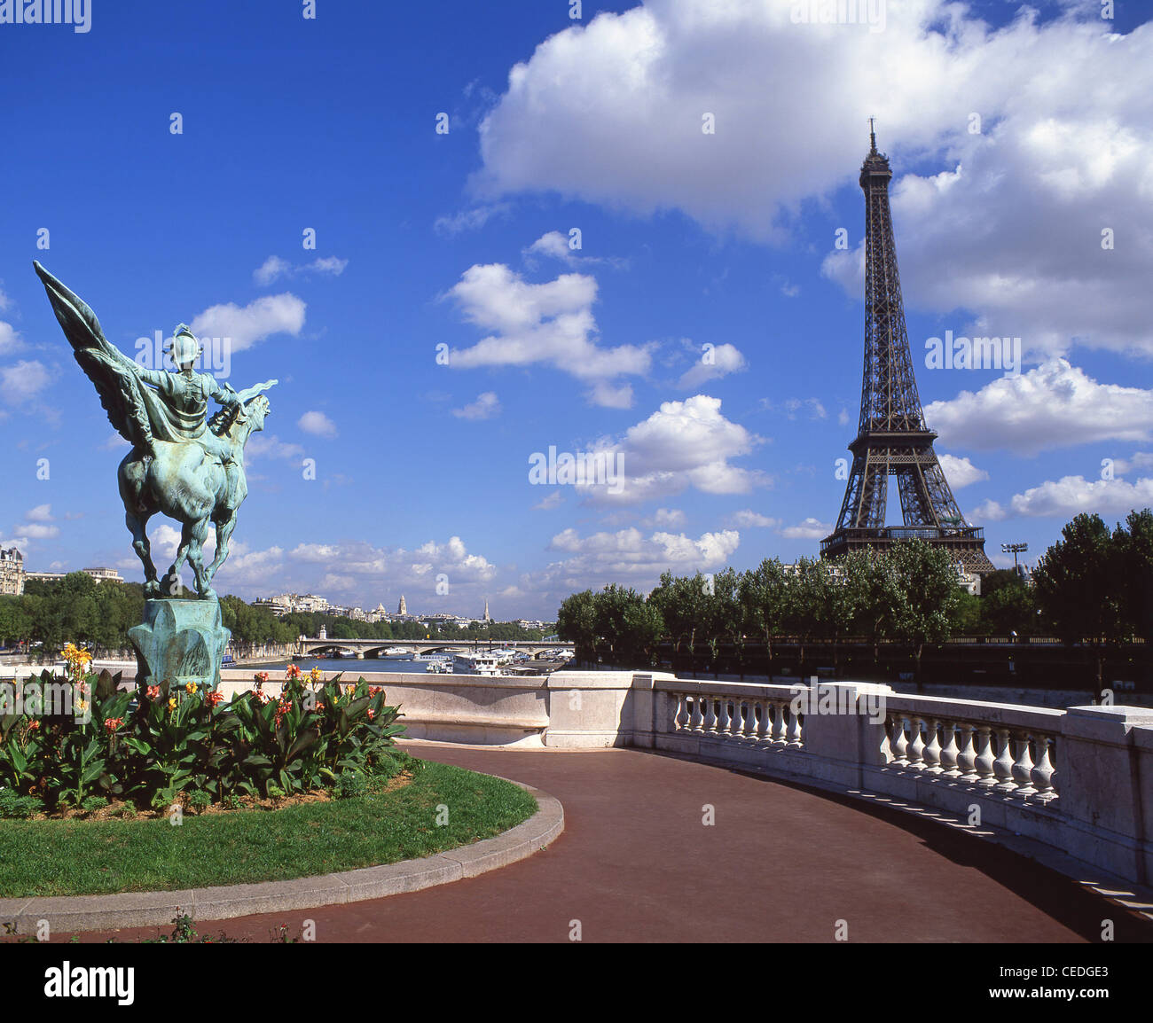 Eiffelturm von Pont de Bir-Hakeim, Paris, Île-de-France, Frankreich Stockfoto