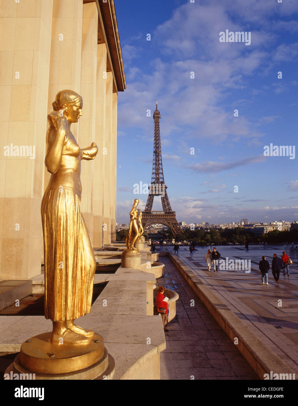 Eiffel-Turm aus dem Trocadéro Gelände des Palais de Chaillot, Paris, Île-de-France, Frankreich Stockfoto