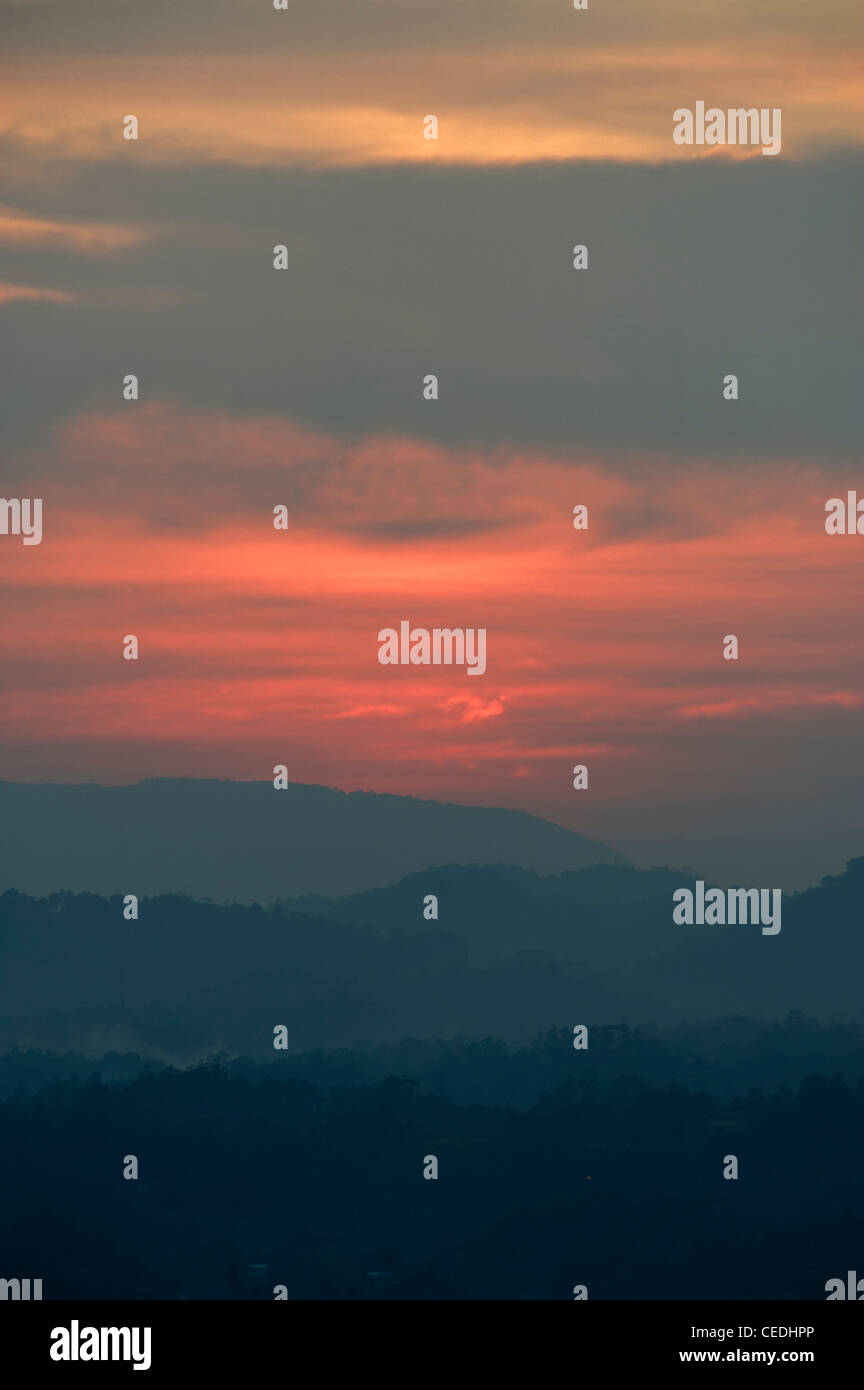 Abendrot über den Hügeln von Kandy, Sri Lanka Stockfoto