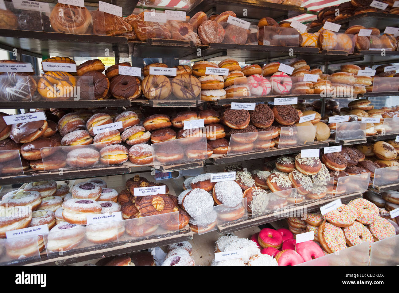 England, London, Camden, Camden Lock, Donuts Display Stockfotografie