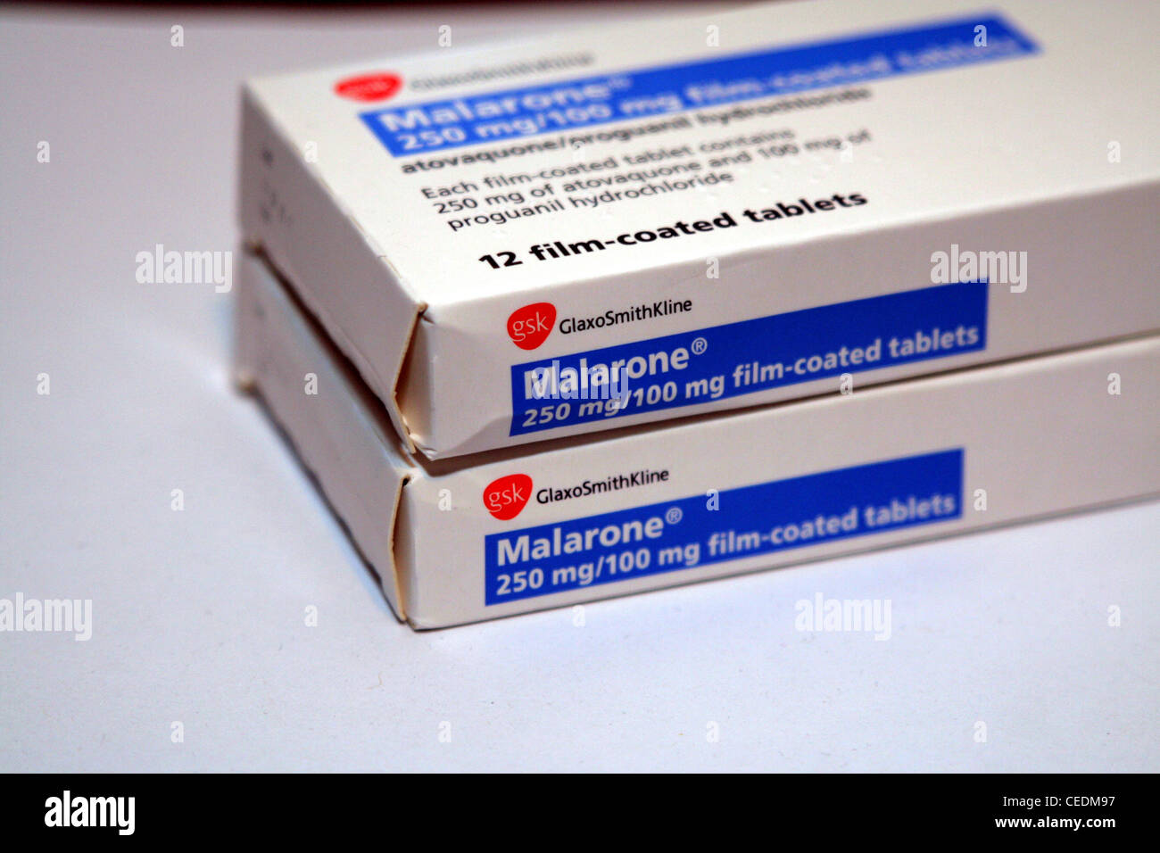 Zwei Kisten voller Malarone Anti-Malaria-Tabletten Stockfoto