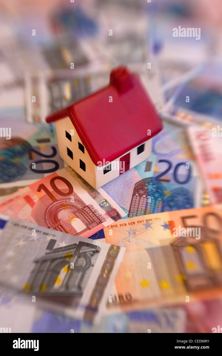 Haus auf Euro fest Währung Geld Stockfoto