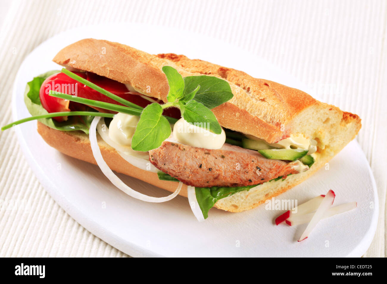 Gegrilltes Schweinefleisch und Gemüse Sub sandwich Stockfoto