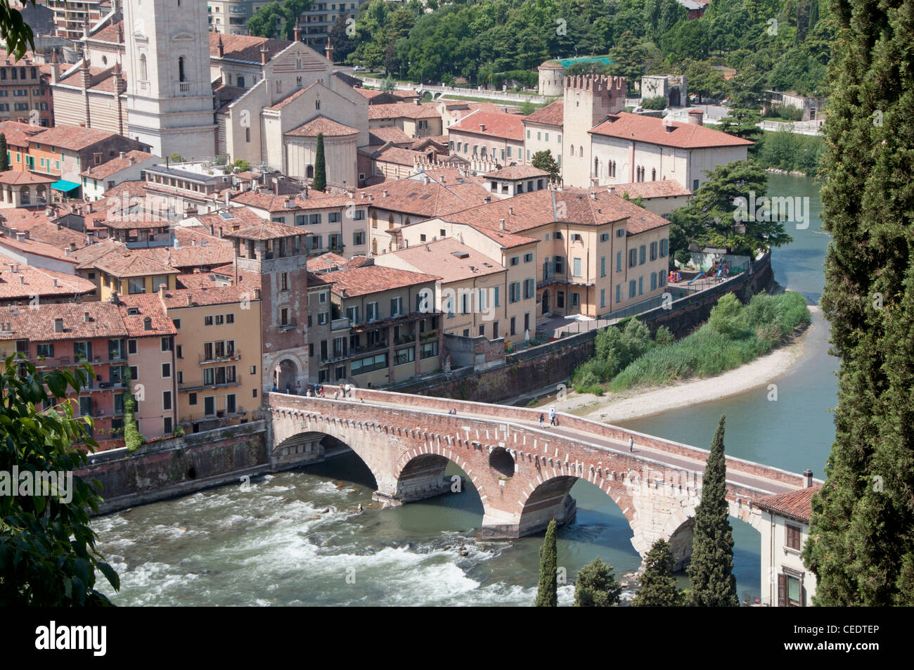 Italien, Veneto, Verona, Blick auf die Stadt vom Teatro Romano von Ponte Pietra Stockfoto