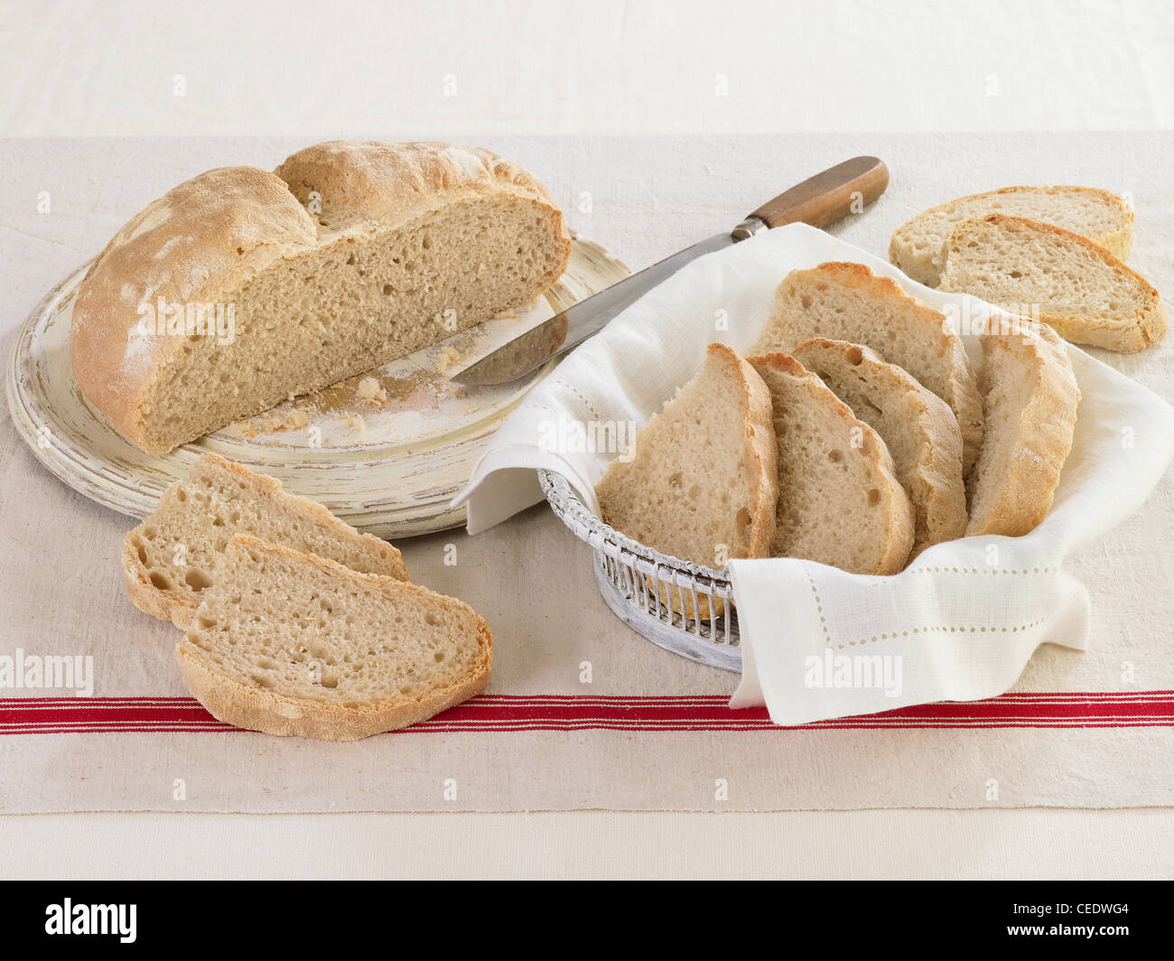 Sauerteig Brot, in Scheiben geschnitten Stockfoto