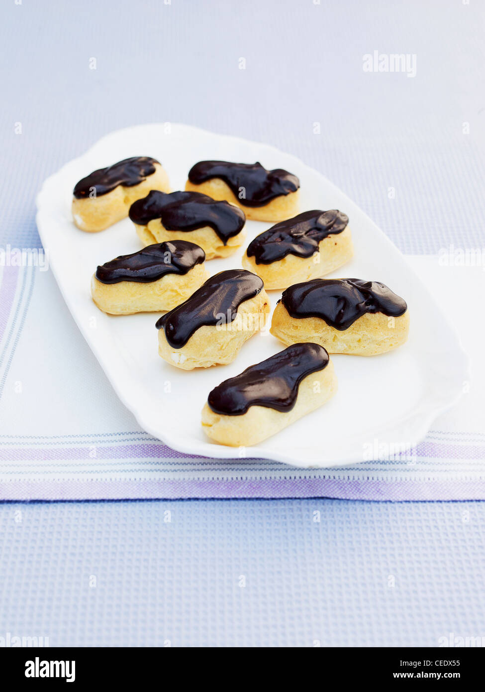 Mini Schokoladen-eclairs Stockfoto