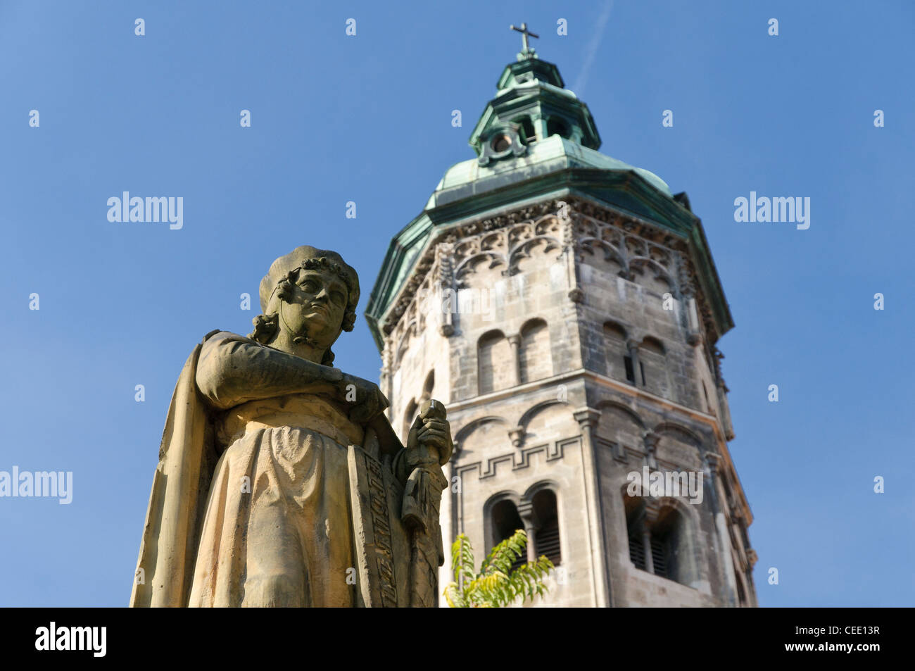 Statue vor der Kathedrale von St. Peter und St. Paul, Naumburg, Sachsen-Anhalt, Deutschland, Europa Stockfoto