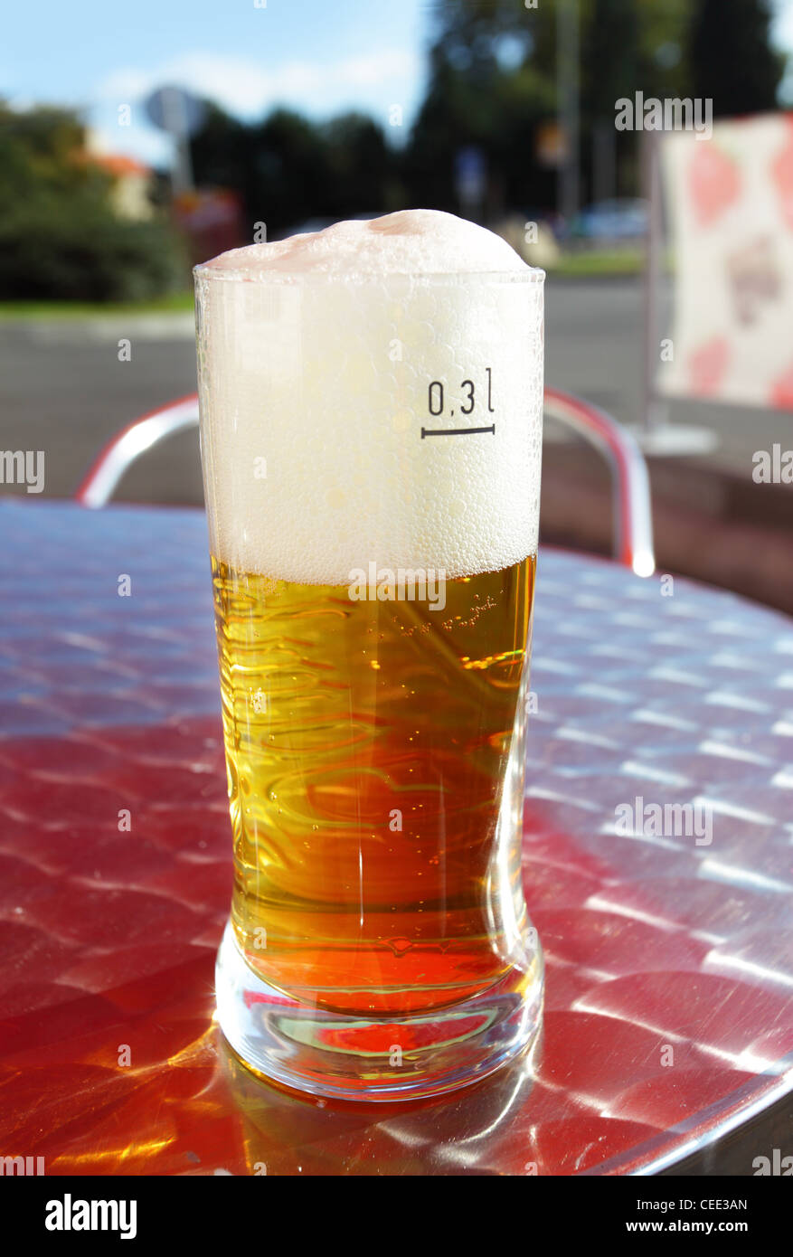 Bierglas auf den Tisch-closeup Stockfoto