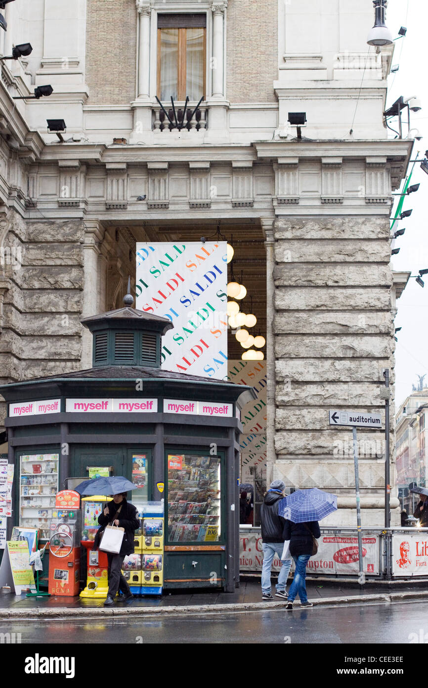 Souvenir-Shop für Touristen in Rom Italien Stockfoto