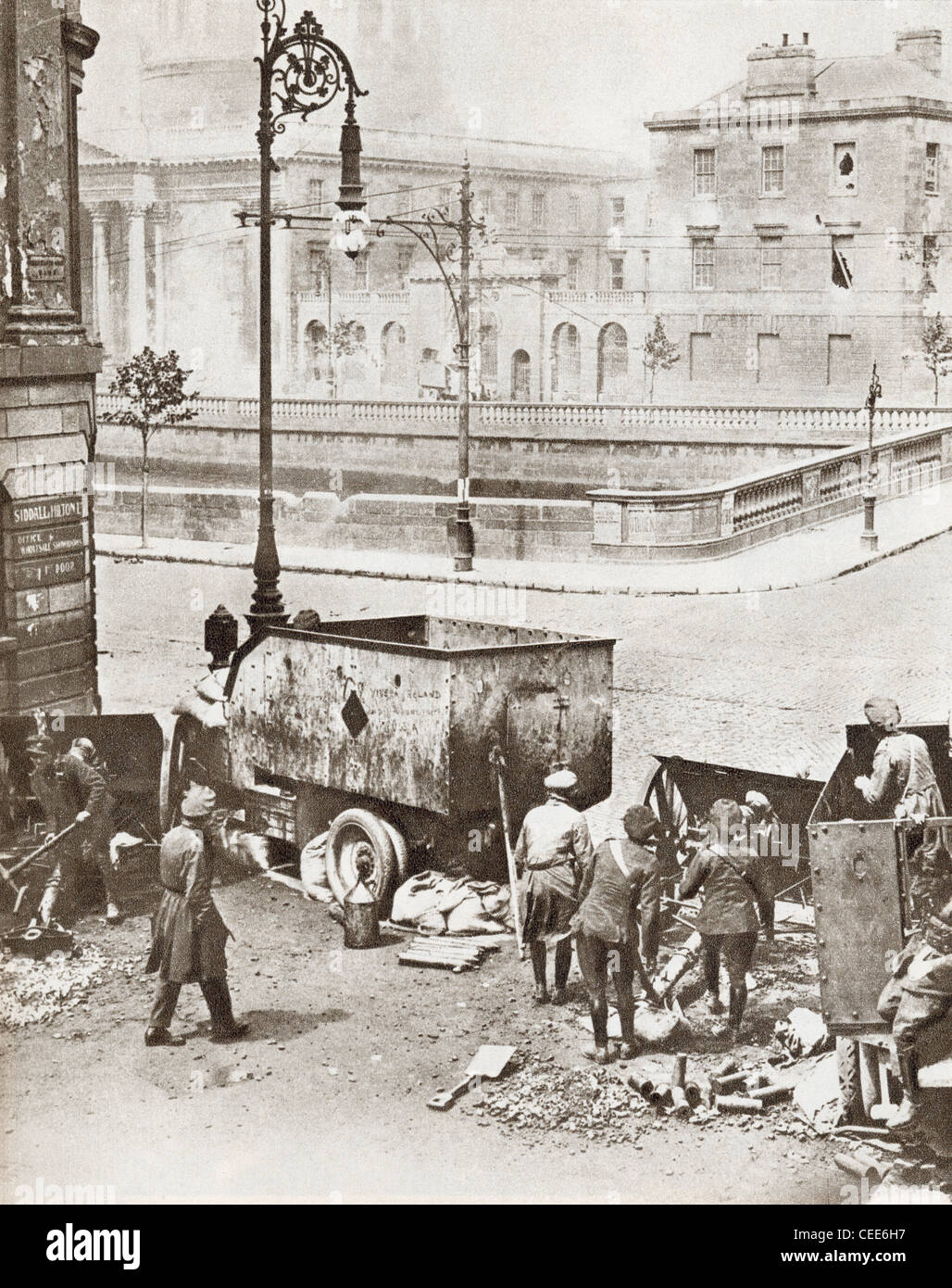 Eine Szene an den vier Höfen, Dublin, Irland während der Schlacht um ihren Besitz zu Beginn des irischen Bürgerkriegs im Jahre 1922. Stockfoto