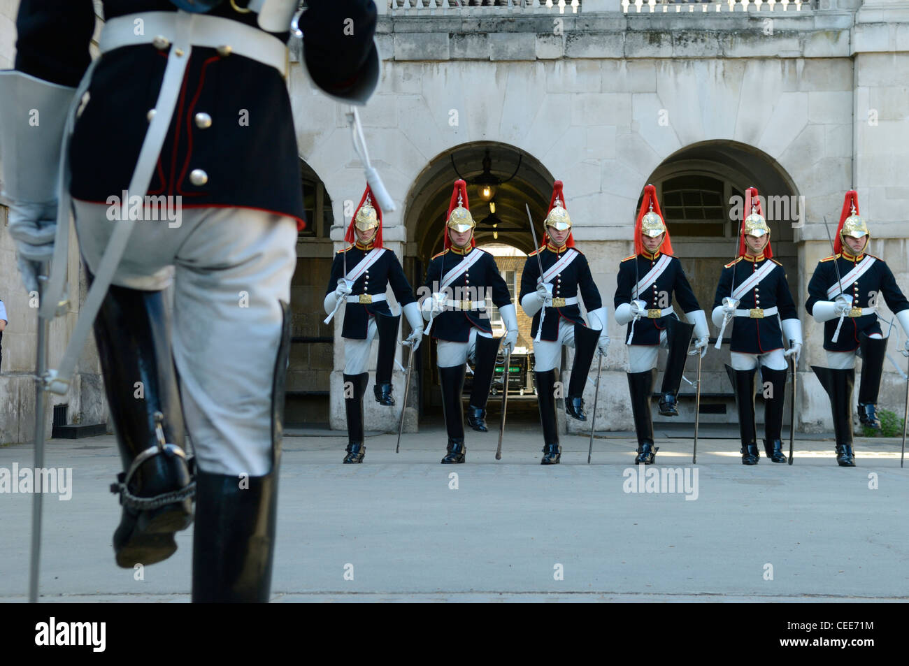 Wachablösung Pferd, Hof des Armee-Hauptquartier, Whitehall Street, London Stockfoto