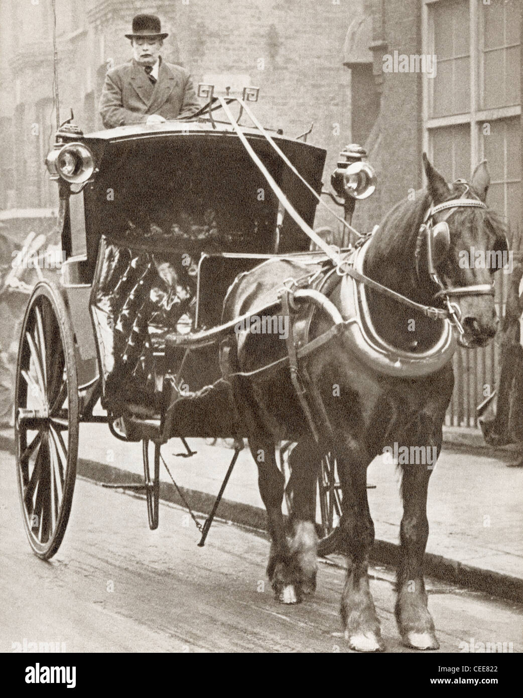 Ein Hansom Cab in London, England im Jahre 1910. Aus der Geschichte von 25 ereignisreiche Jahre in Bildern veröffentlicht 1935. Stockfoto