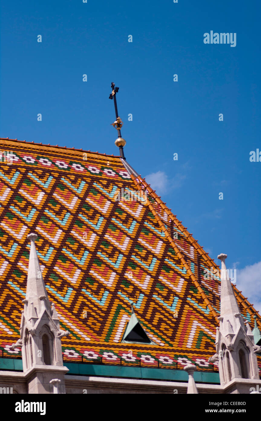 Details der Matthias Kirche Fliese Dach in Budapest Stockfoto