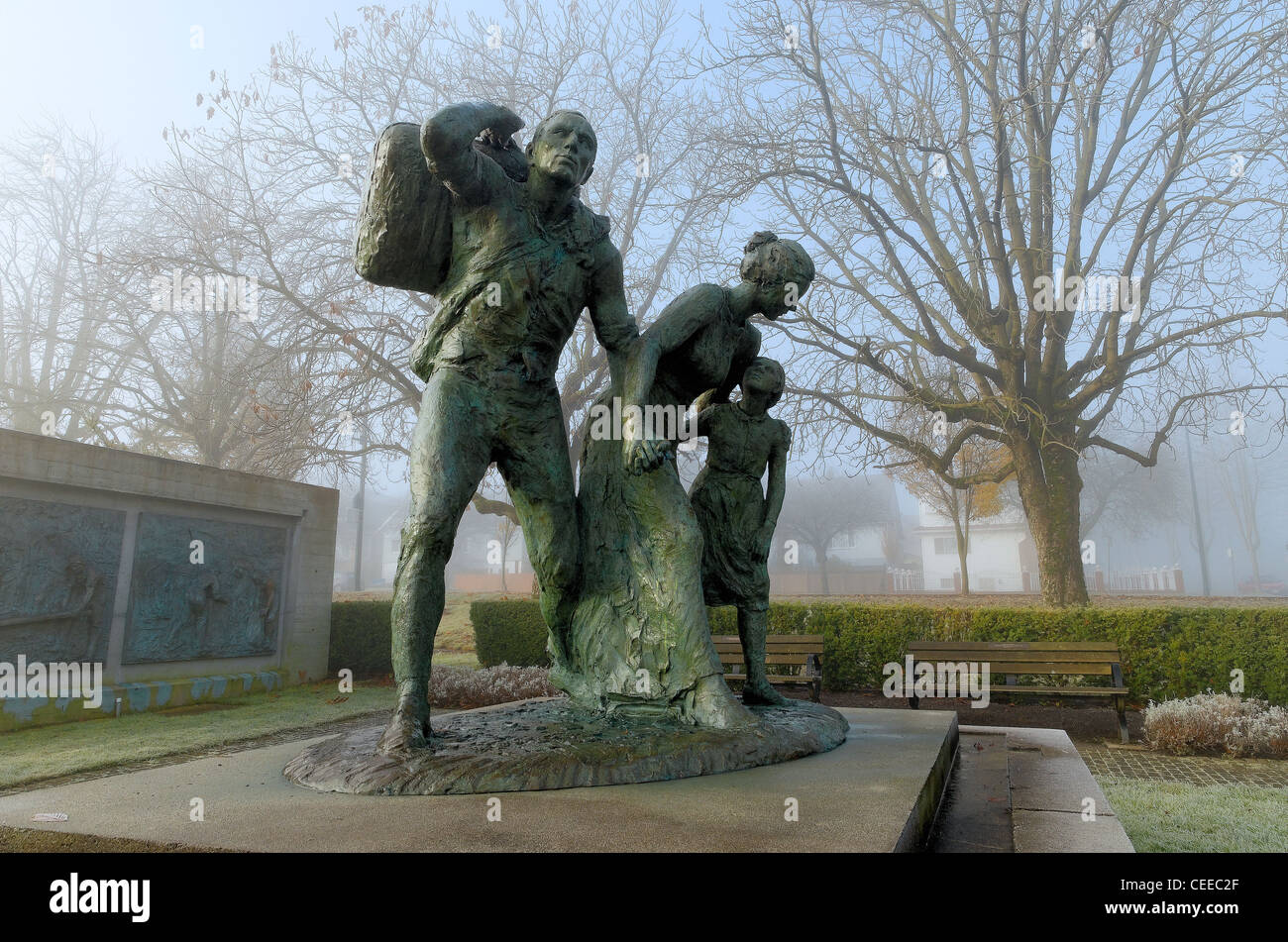 Immigrant Skulptur. Der italienische Garten, "Il Giardino Italiano", Hastings Park, Vancouver, Britisch-Kolumbien, Kanada Stockfoto