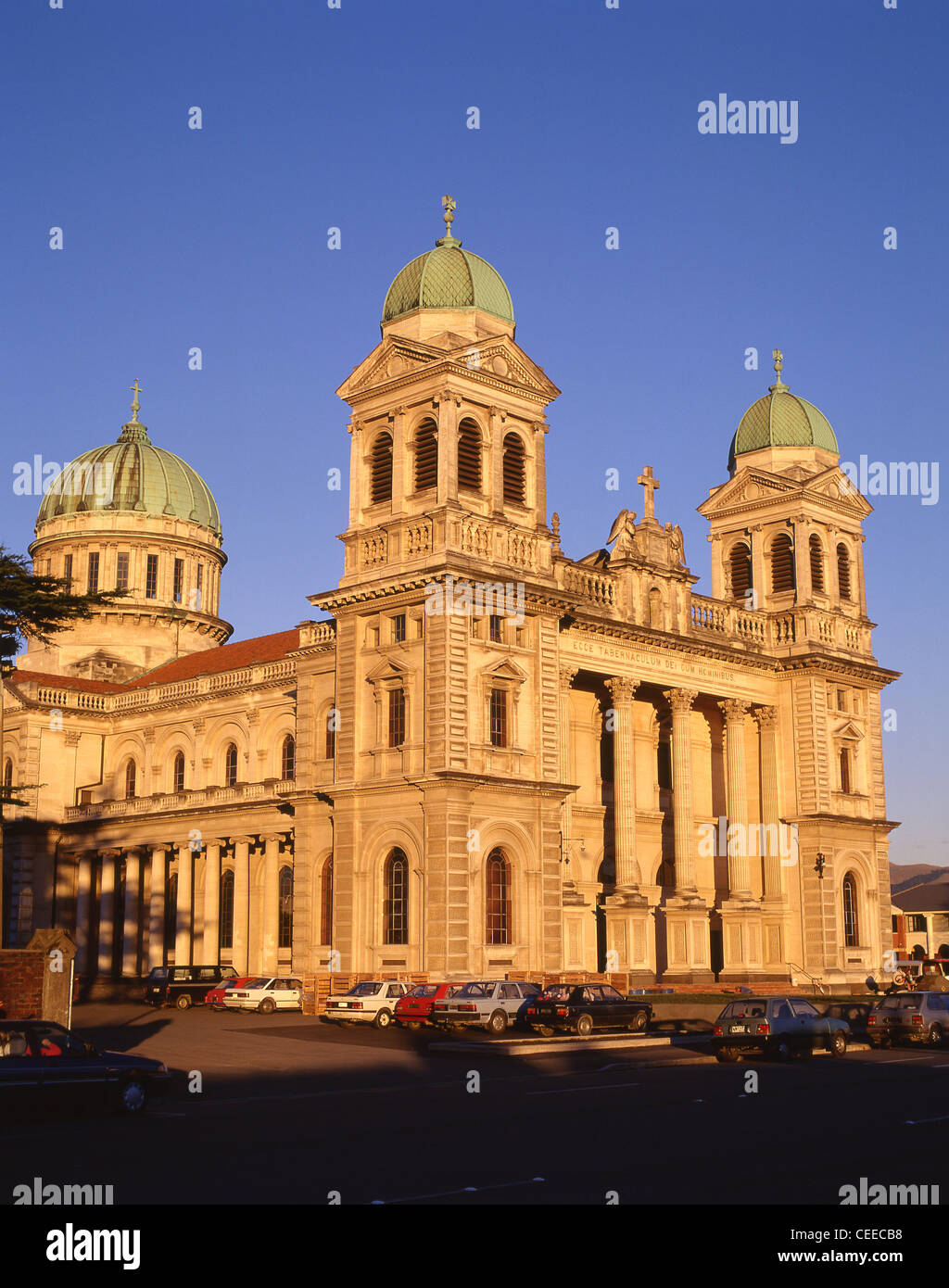 Kathedrale des Allerheiligsten bei Sonnenuntergang, Region Barbadoes Street, Christchurch, Canterbury, Neuseeland Stockfoto