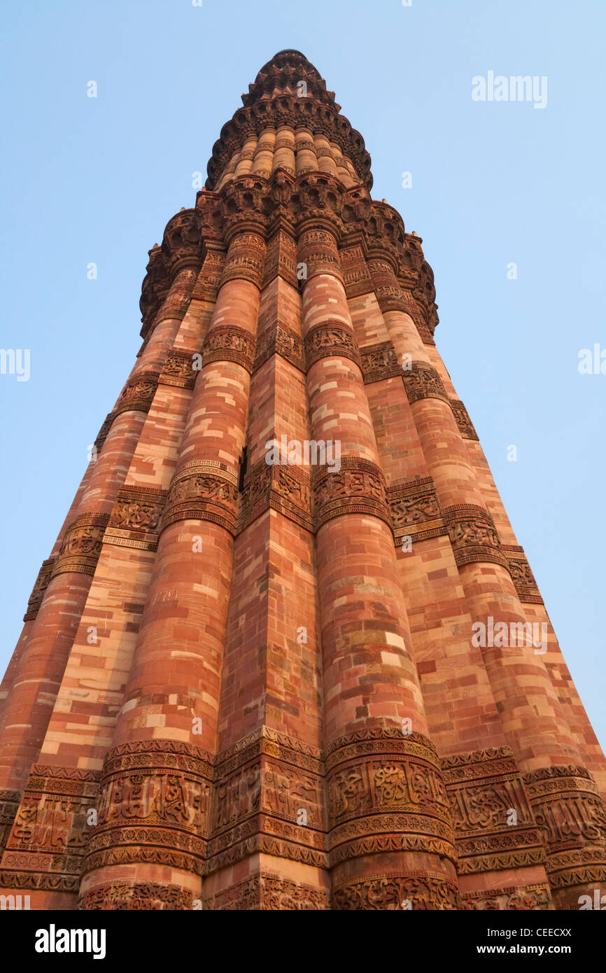 Qutb Minar und seine Sehenswürdigkeiten (UNESCO-Weltkulturerbe), Delhi, Indien Stockfoto