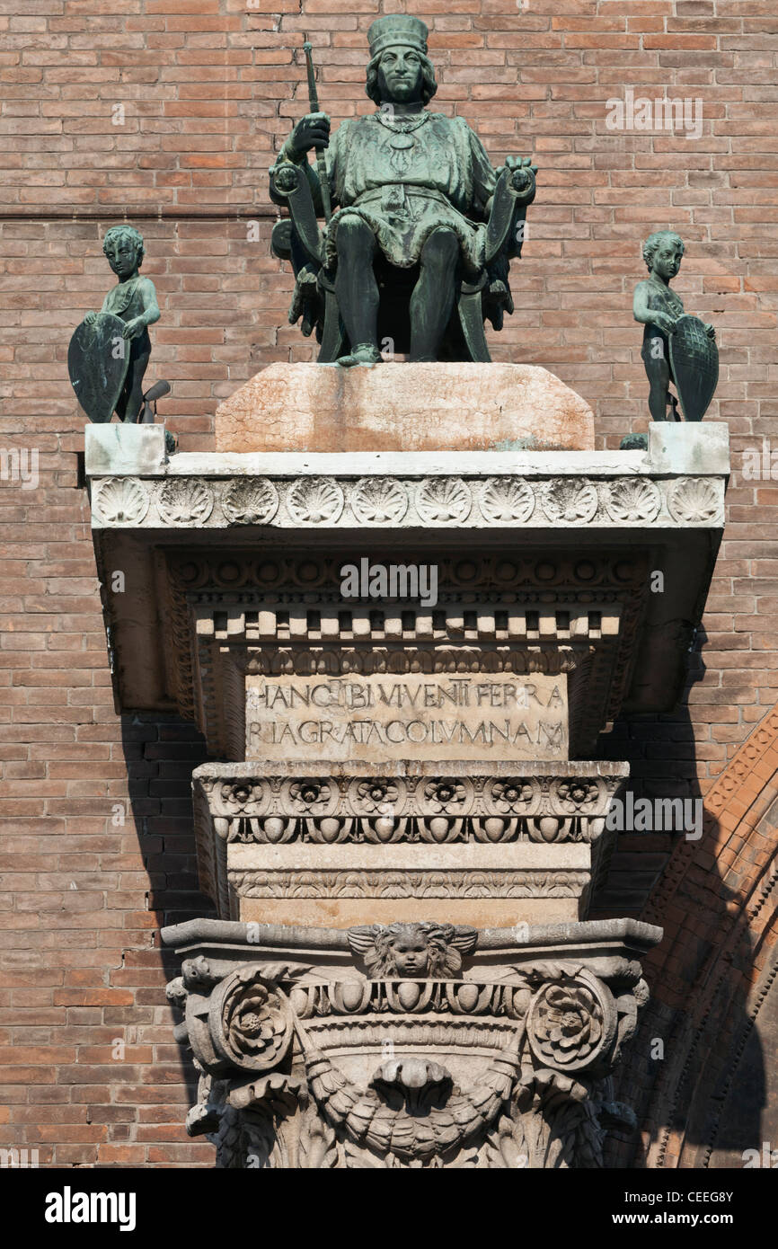 Architekturdetail des Palazzo Municipale (Rathaus)-Ferrara-Emilia-Romagna-Italien Stockfoto