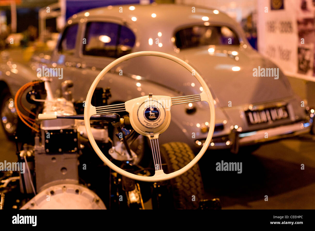 Oldtimer-Lenkrad abgebildet auf der Classic Car Show statt im NEC, Birmingham. Stockfoto